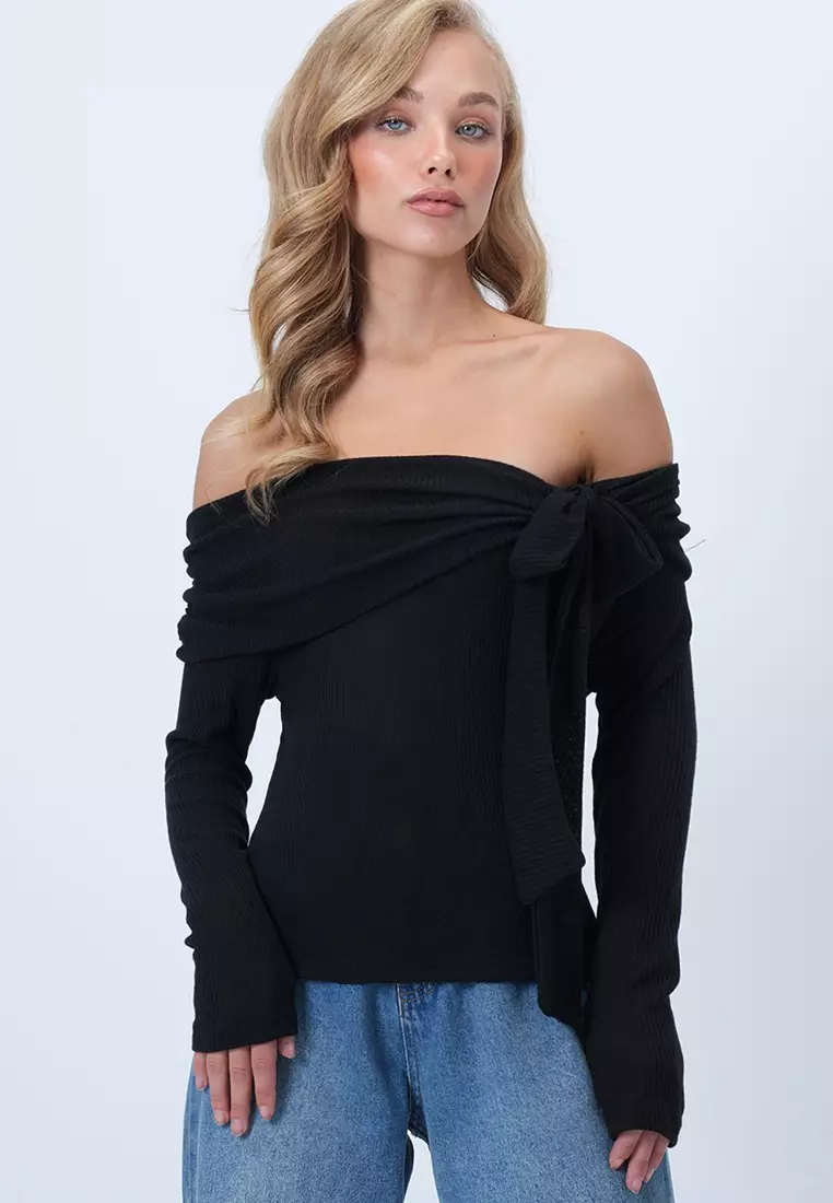 Bow-Tie Knitted Blouse