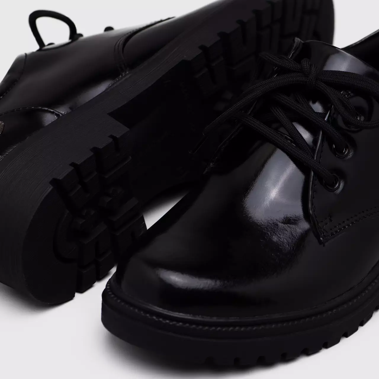 Vailey Oxford Genuine Leather Black Glossy