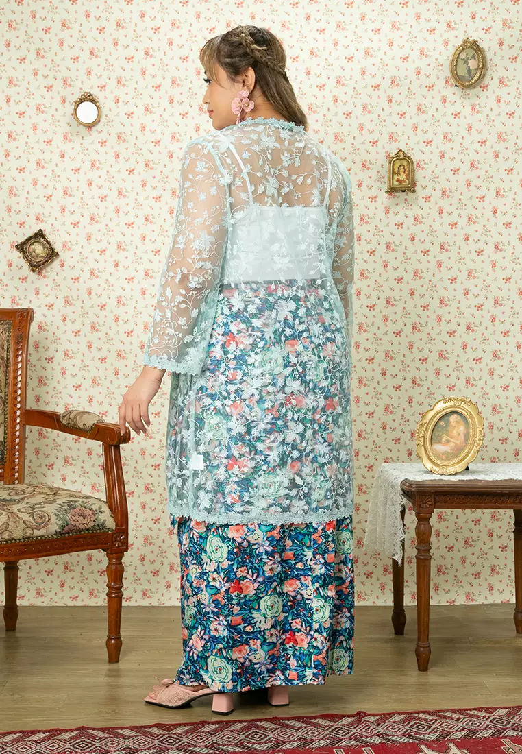 AURA PLUS SIZE LONG LACE KEBAYA SET