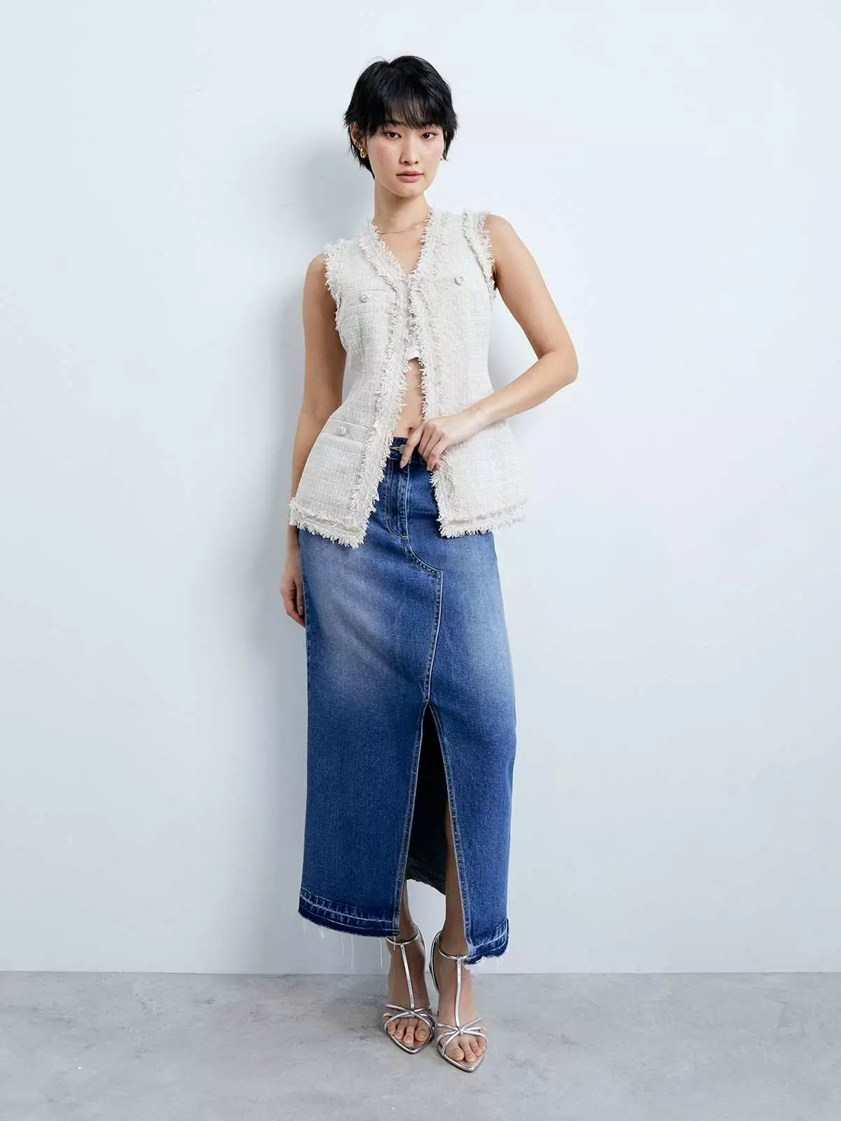 Tweed Frilled Hem Vest - Beige