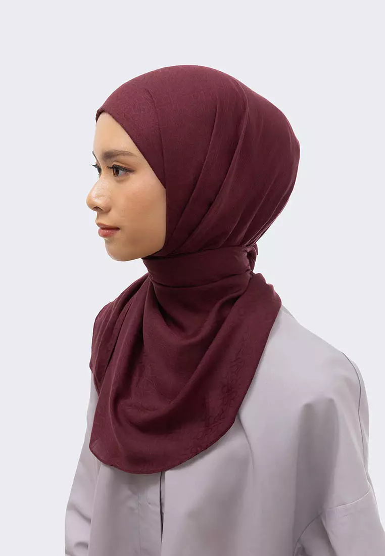 Ria Miranda Maroon Kayra Instant Hijab