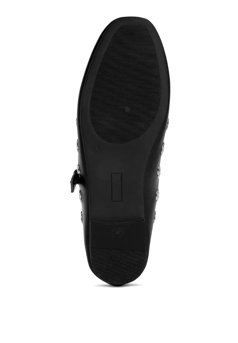 Sepatu Balerina Bertali Lubang Bunga Warna Hitam