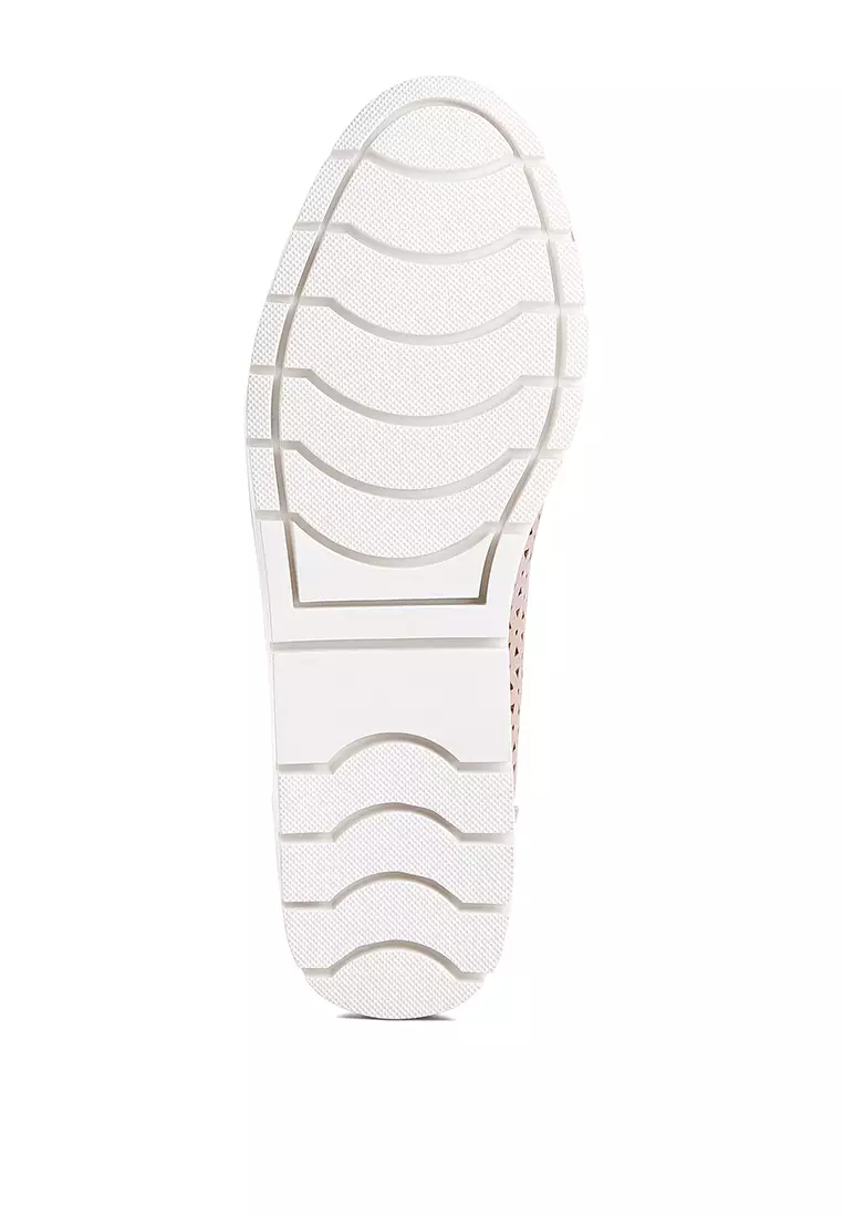 肉粉色穿孔皮革芭蕾平底鞋