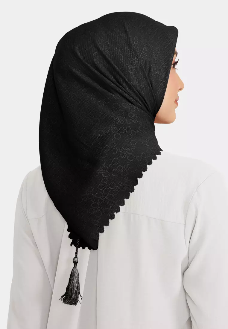 Cotton Bee - Hijab Segiempat Rayyansa Tassel Emboss Lasercut 