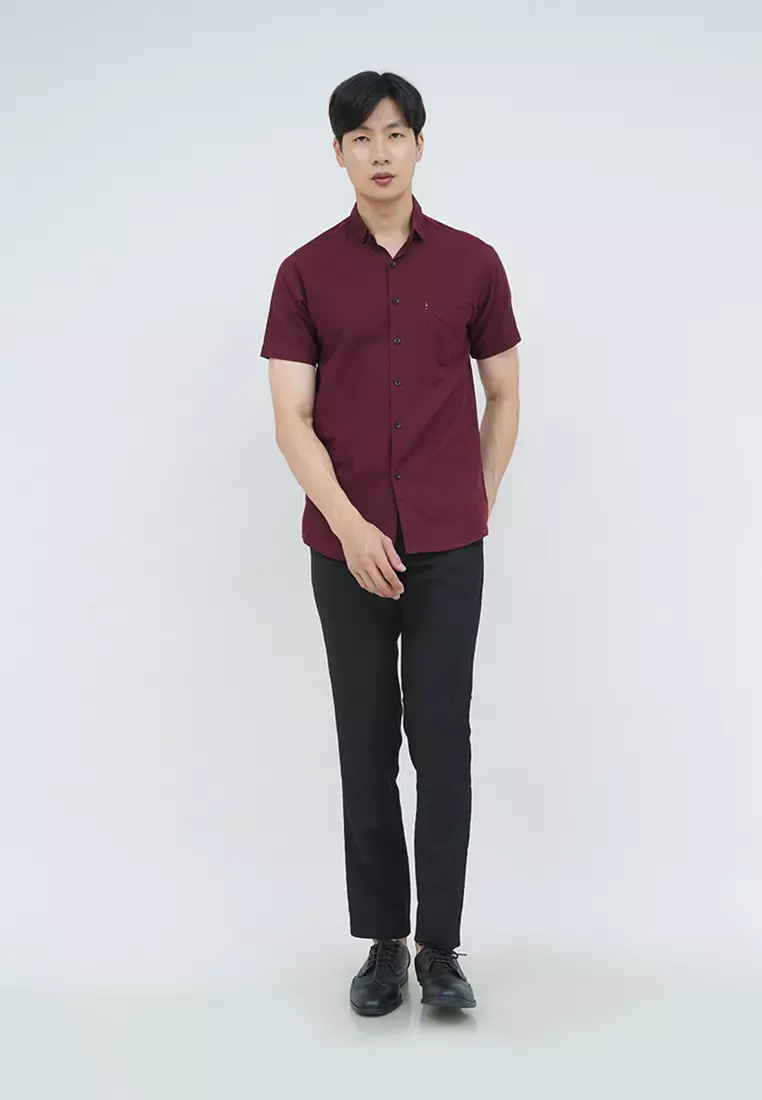 Kemeja lengan pendek pria formal slim fit maroon houseofcuff