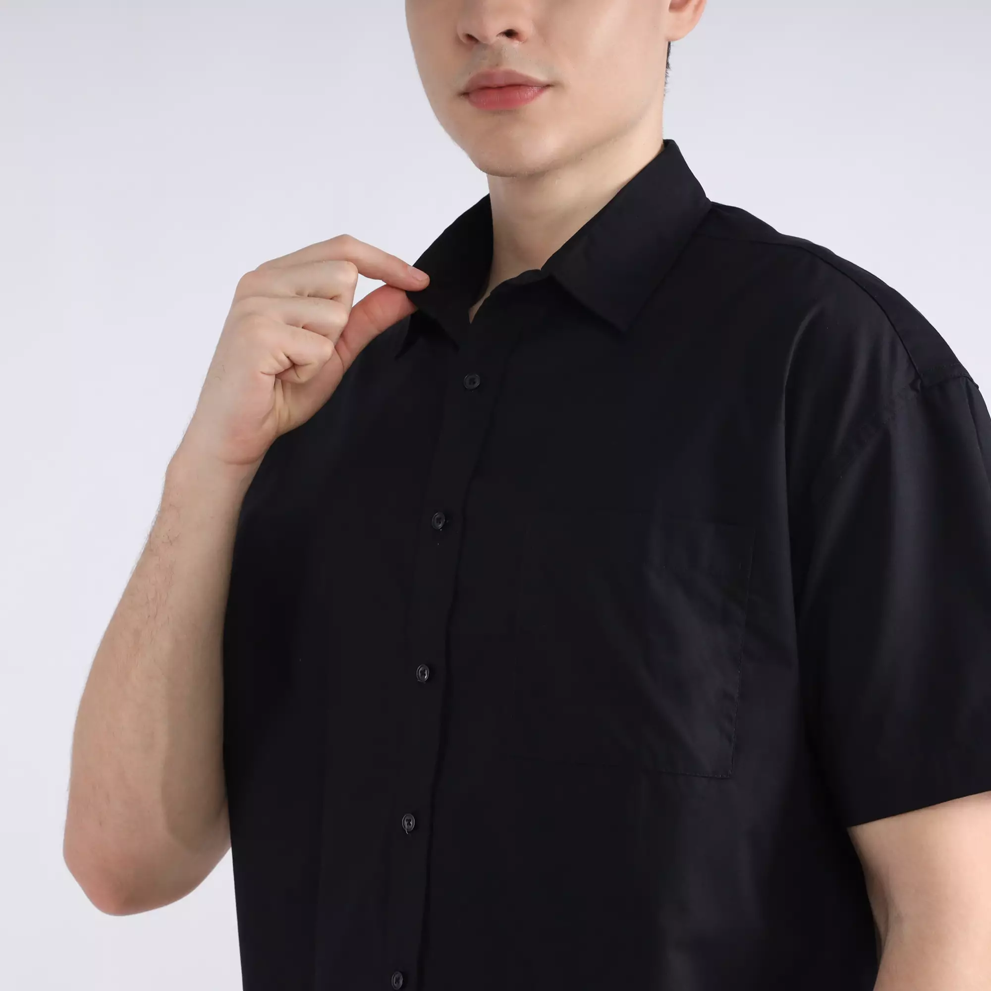 LARUSSO - Kemeja Pria Basic Poplin Oversize Lengan Pendek - Black