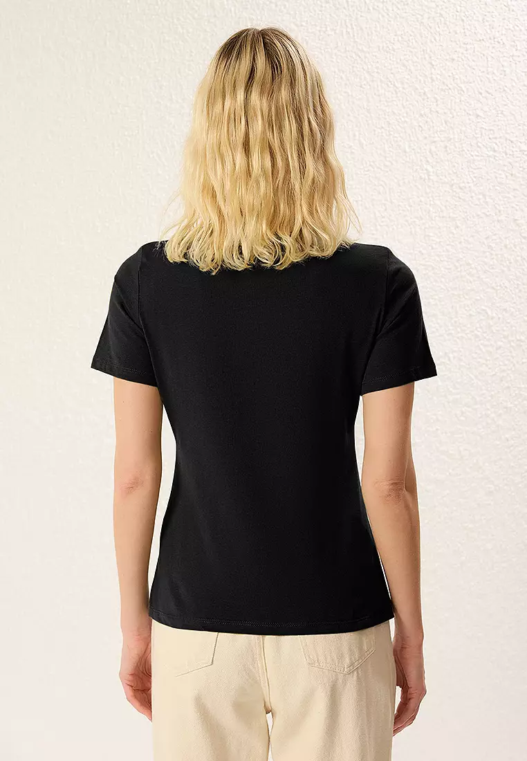 Black Regular/Normal Cut Snap-Front Slit Detailed Knitted T-Shirt