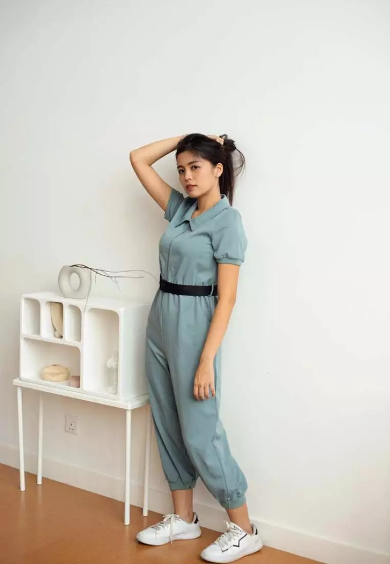 SPORTY JUMPSUIT WITH BELT