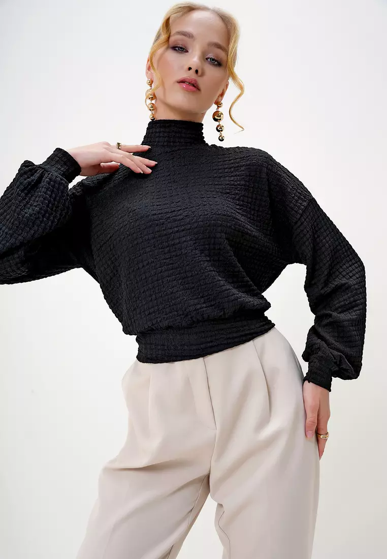 Women's Black Half Turtleneck Seersucker Fabric Crop Blouse Alc-X13124