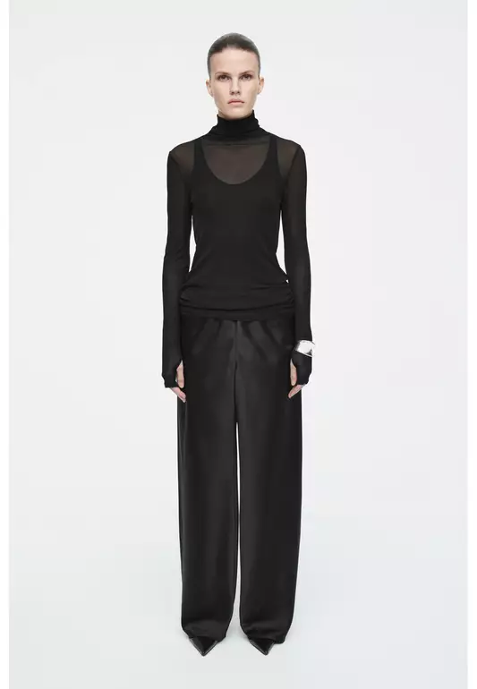 SLIM SILK TURTLENECK TOP