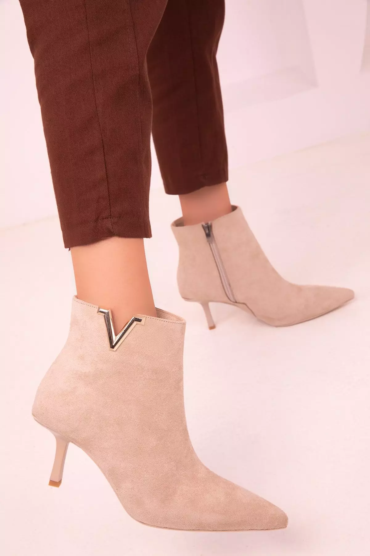 Low heel pointed toe boots best sale