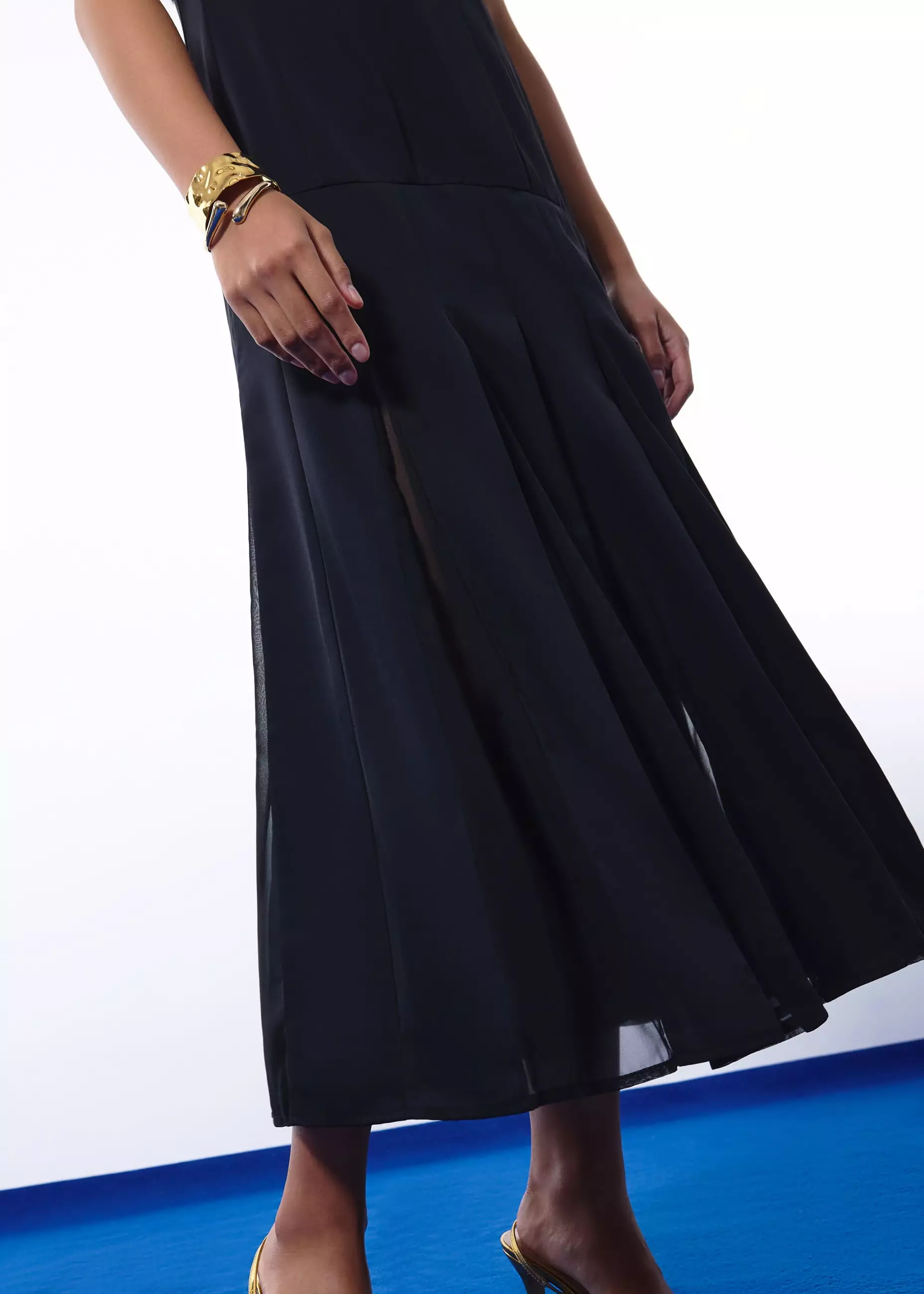 Dress Wanita - Round Neck Kick Flare Midaxi Dress