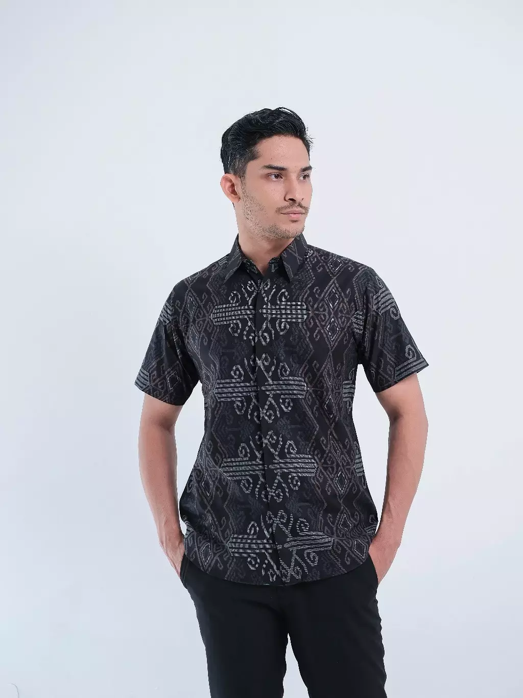 Vistara Black Kemeja Pria  Pendek Slim Fit