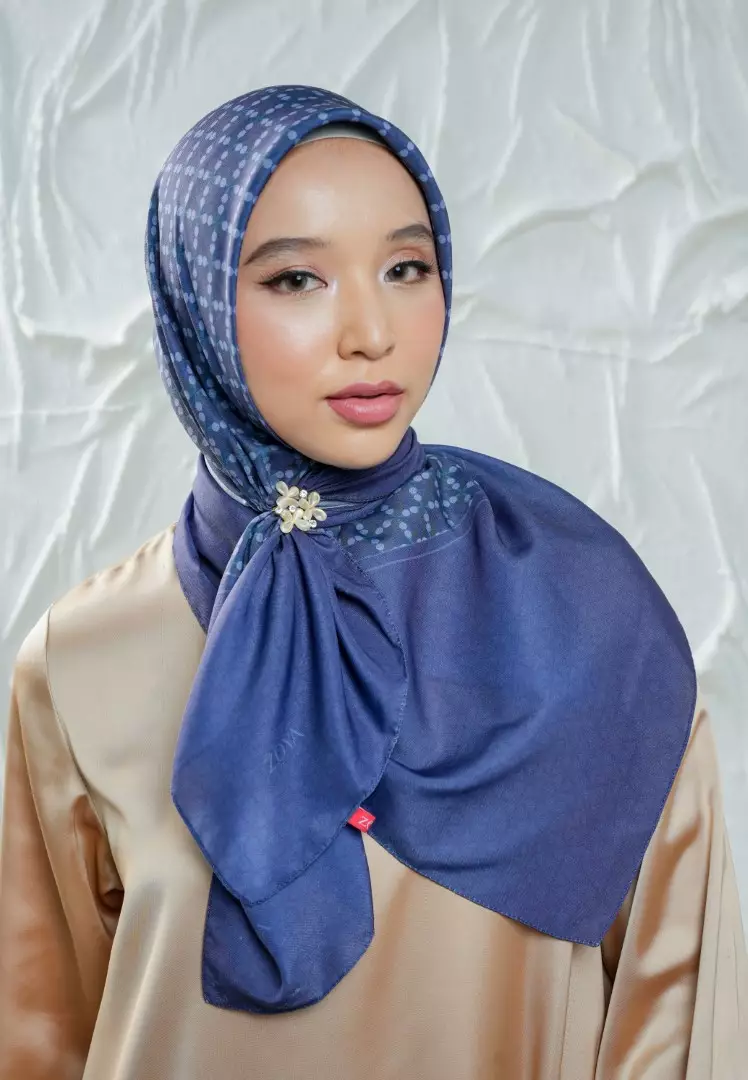 AMARAN Scarf Navy - Kerudung Hijab Segiempat Motif With Pouch - Bahan Poly Fine - Ukuran 110x110