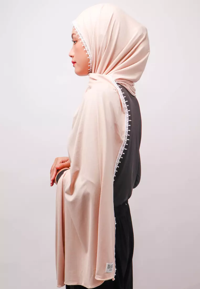 DH060 Lace Putih Hijab Pashmina Cream
