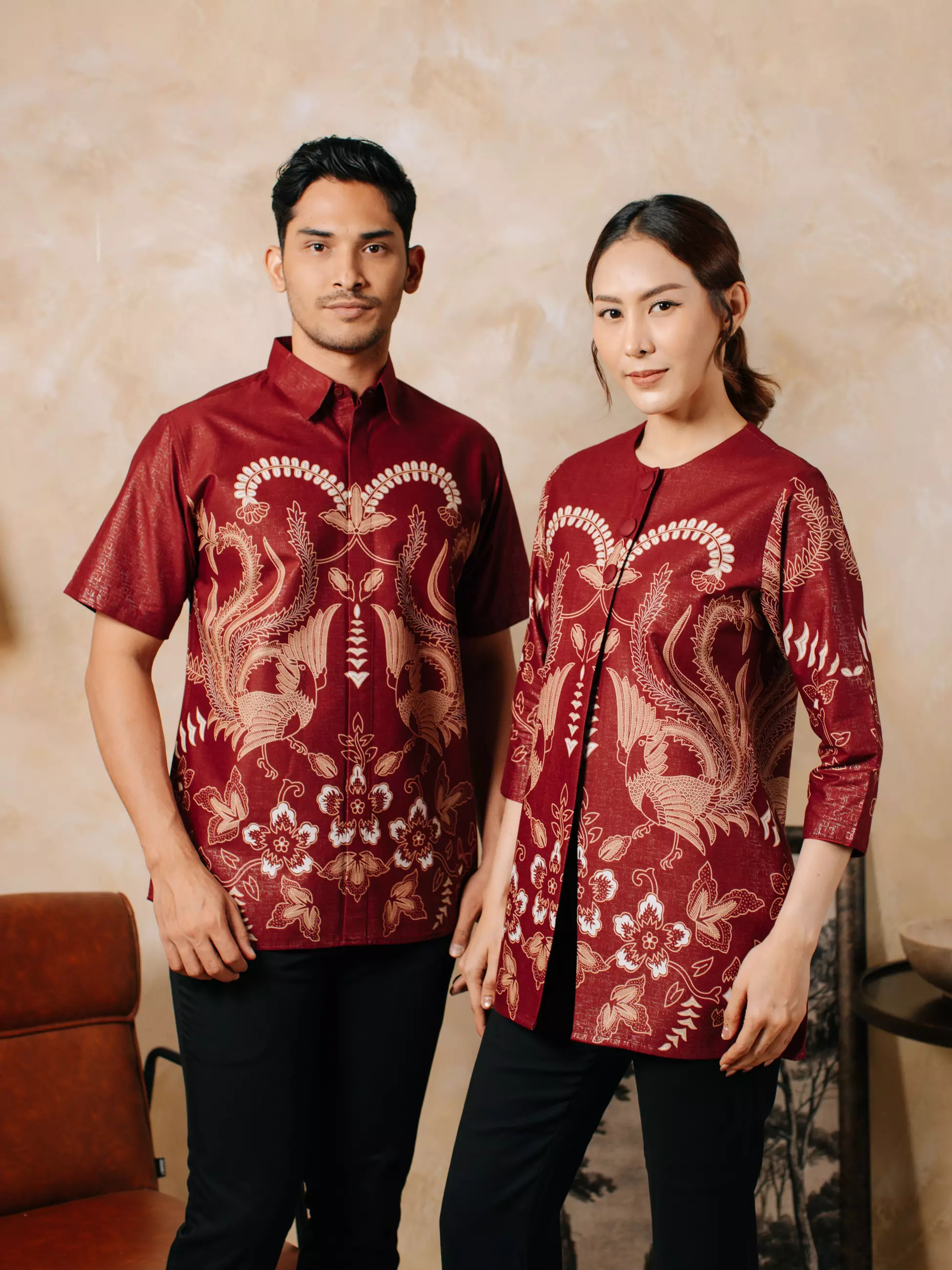 Avana by Adyatma Aria Maroon Kemeja Batik Slim Fit Tricot Pria Katun Foil