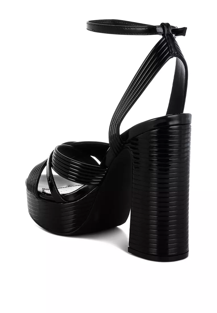 Sandal Hak Metalik dengan Tali Pergelangan Kaki Warna Hitam