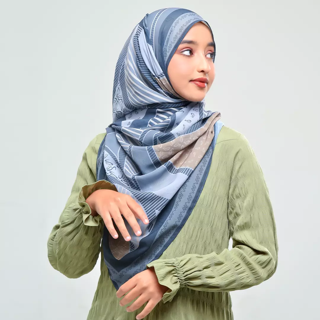 Rabbani - Kerudung Segi Empat Muslim Wanita Motif Zahira Malyska - Smoke Tael