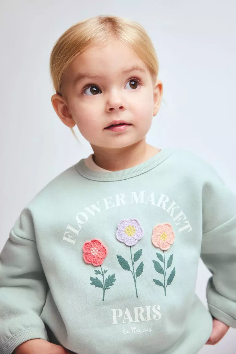 Sweatshirt