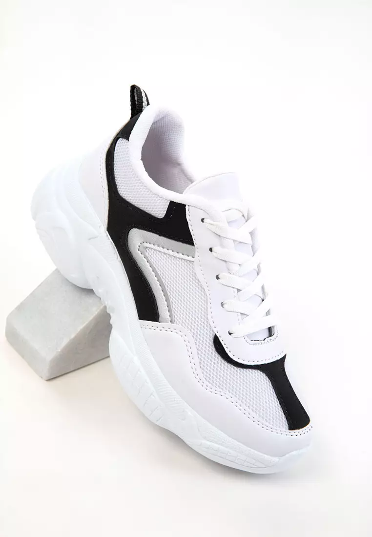 White-Black Women's Sneaker 20610