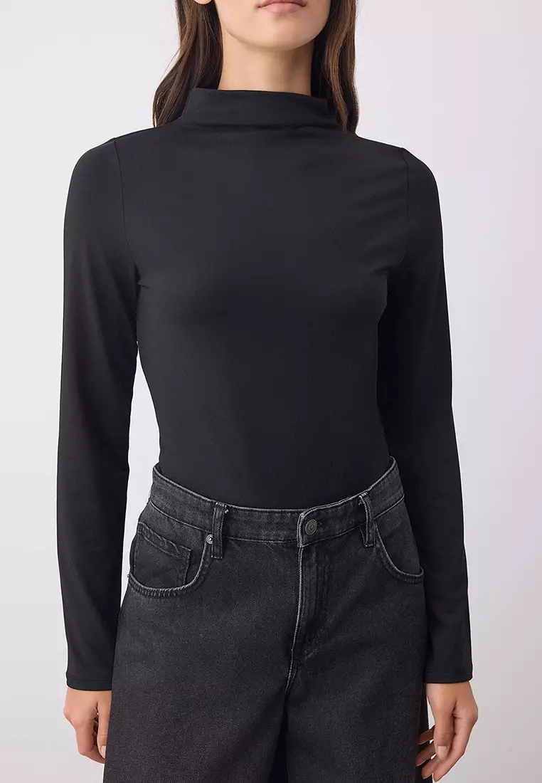 Black Fitted/Fits The Body Long Sleeve Snap-Front Flexible Knit Bodysuit