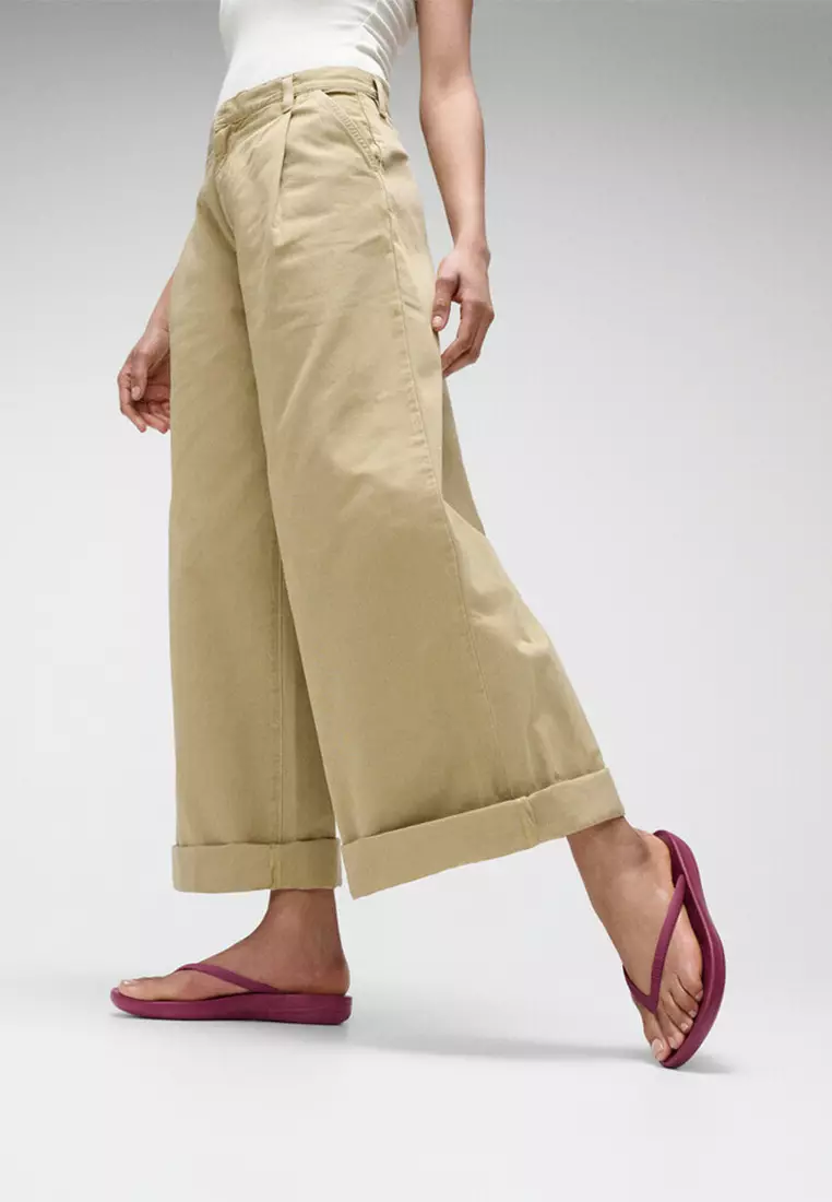 iqushion Ergonomic Flip Flops