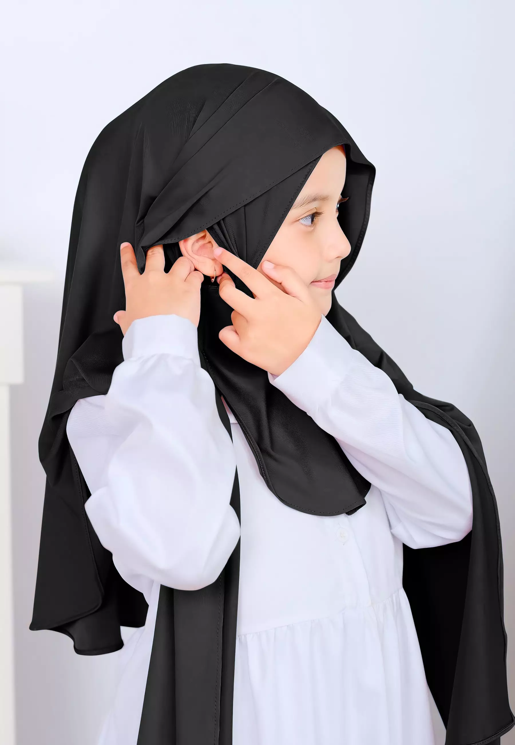 Hagia Curved Pashmina | Hijab Instan Anak | Kerudung Pashmina Inner Oval Anak - Charcoal Black