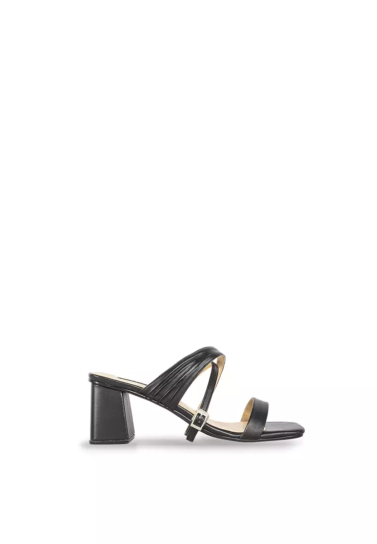 Discount on Zanea Shoes  shoes - SKU: Pleated Cross Strap Sandals