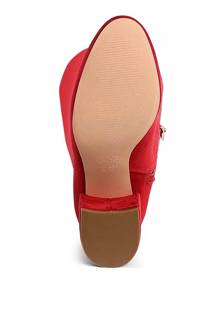 Sepatu Bot Selutut dengan Detail Tali Serut Minimal Warna Merah