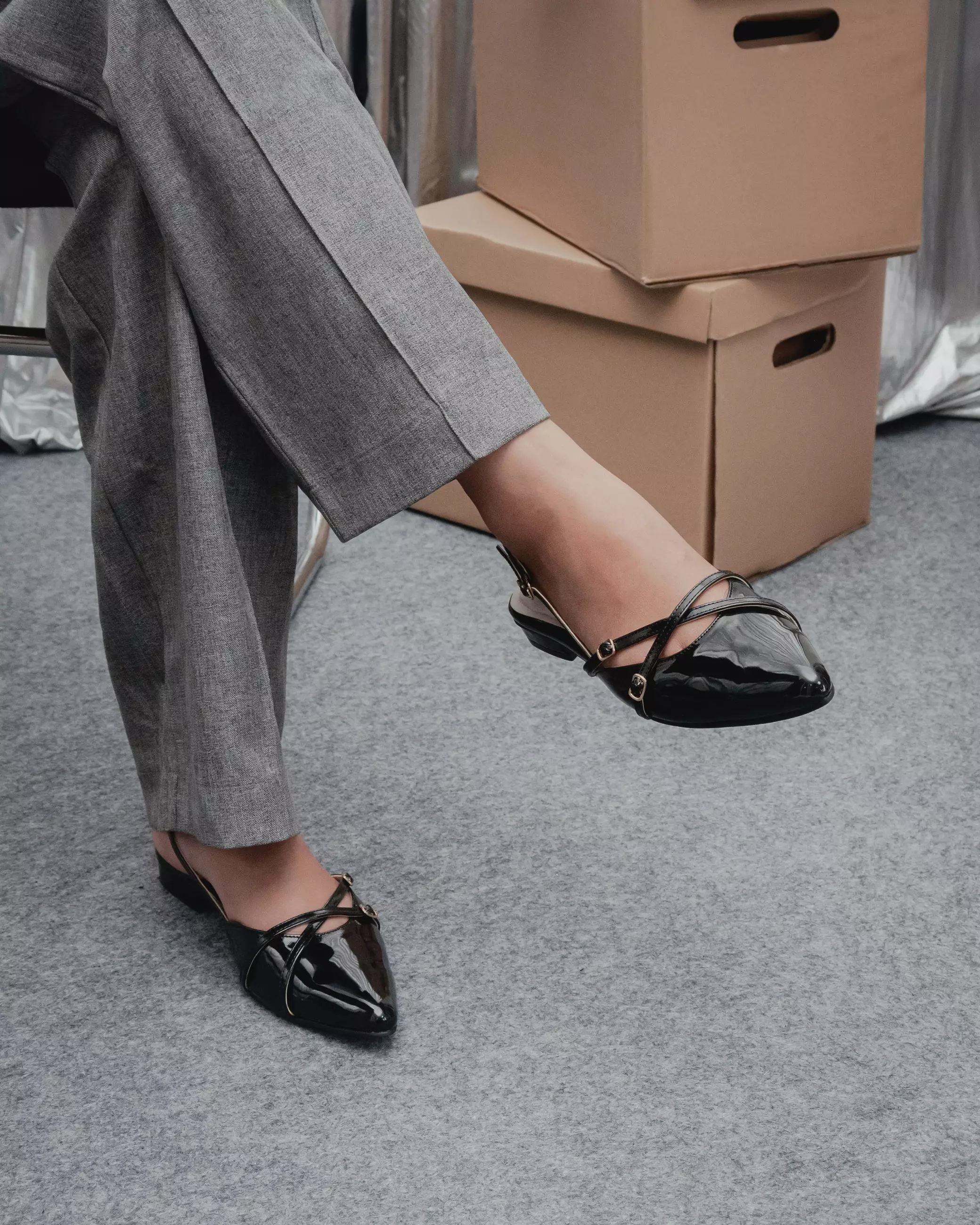 Scarlet Flat Sandals Mules in Black
