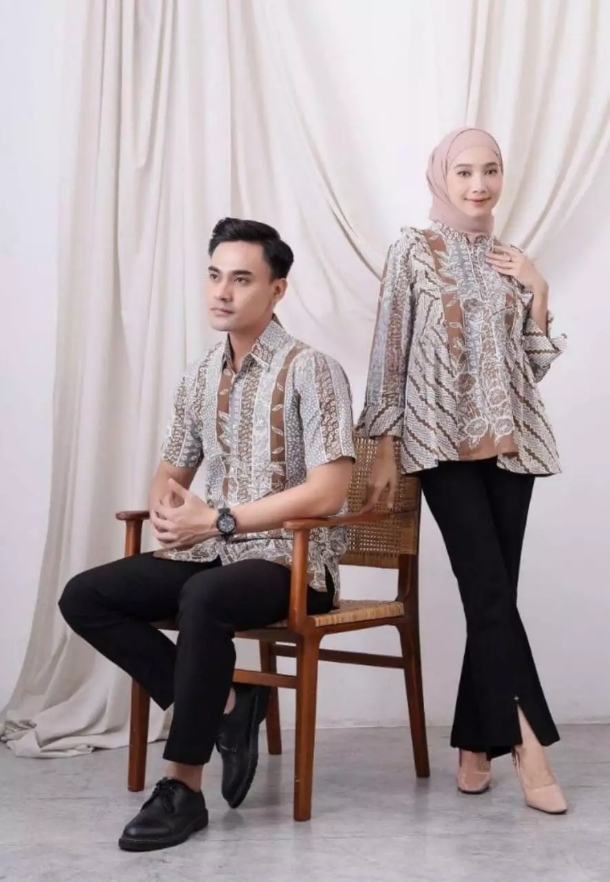Fellinda Coklat Kemeja Batik Pria Premium Elegant Lengan Pendek B.K