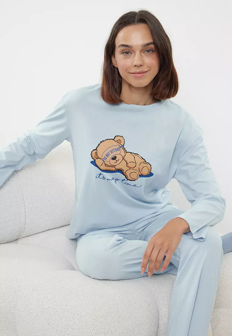 Blue %00 Cotton Teddy Bear and Slogan Printed Knitted Pajama Set THMAW25PT00186