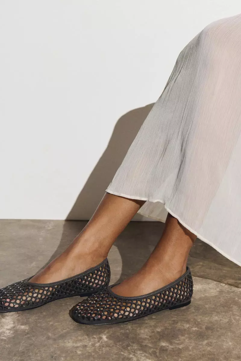 Discount on H&M  shoes - SKU: Rhinestone-embellished ballet flats