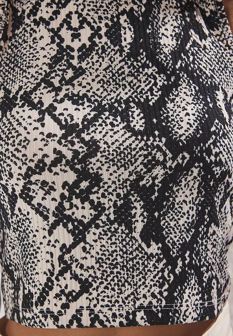 Beige Animal Printed Halter Neck Fitted Crop Stretch Knit Blouse TWOSS22BZ0879