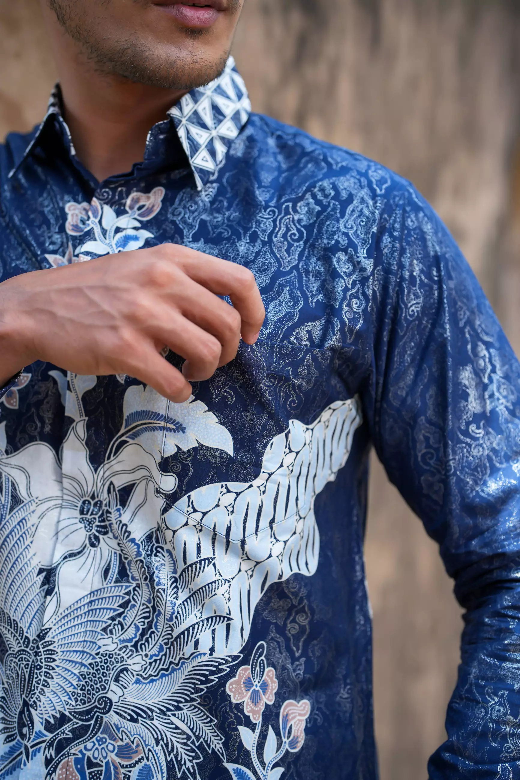 Arutala Navy Blue Kemeja Slim Fit Batik Lengan Panjang Foil