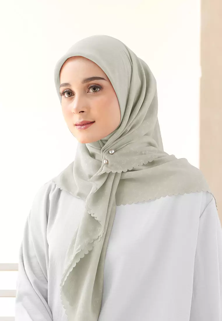 Rada Embossed Square | Hijab Polycotton Scarf Segiempat - Leaf Green