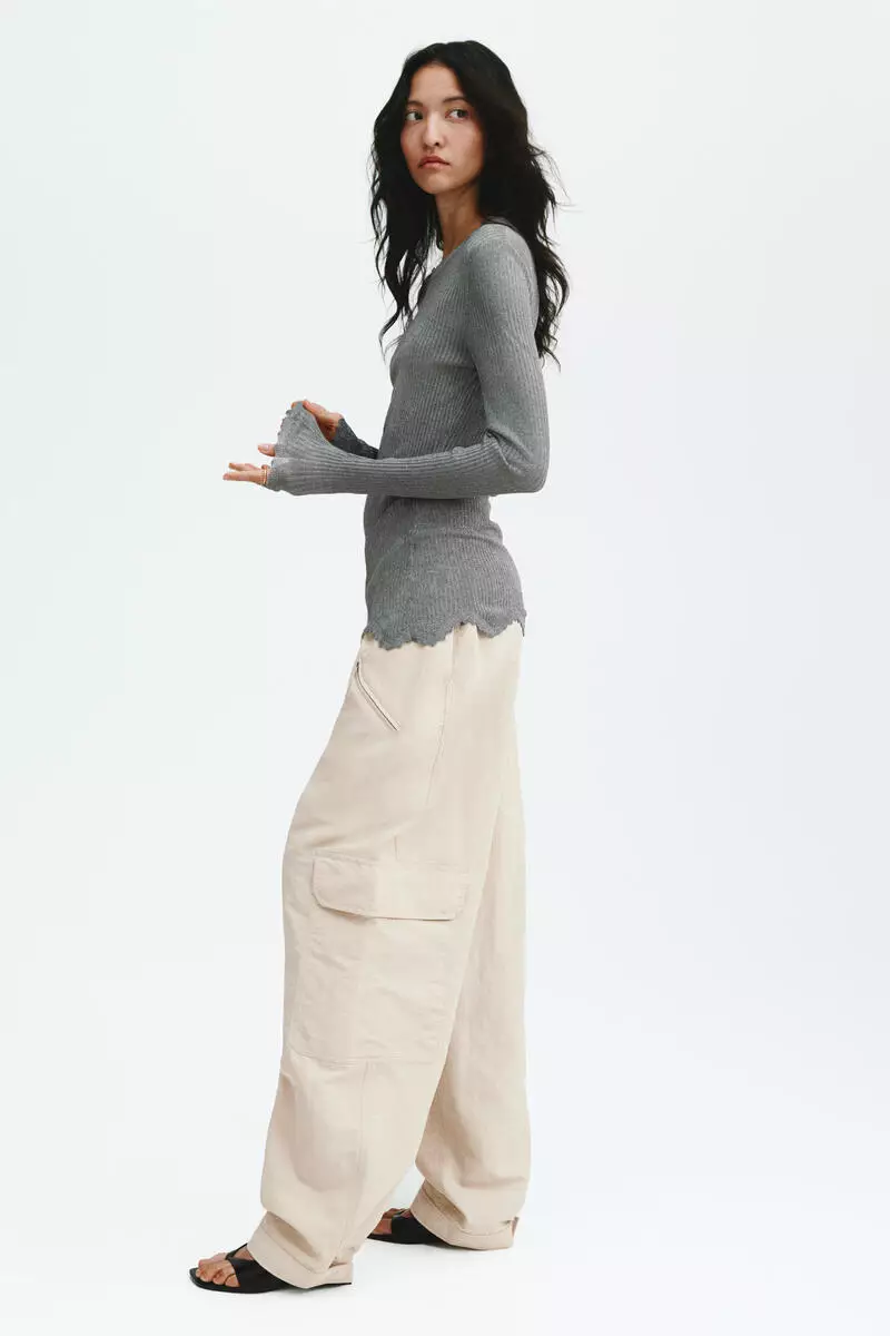 Oversized cargo trousers