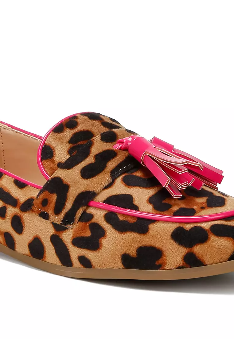 Sepatu Rumbai Suede Mikro dalam warna Leopard