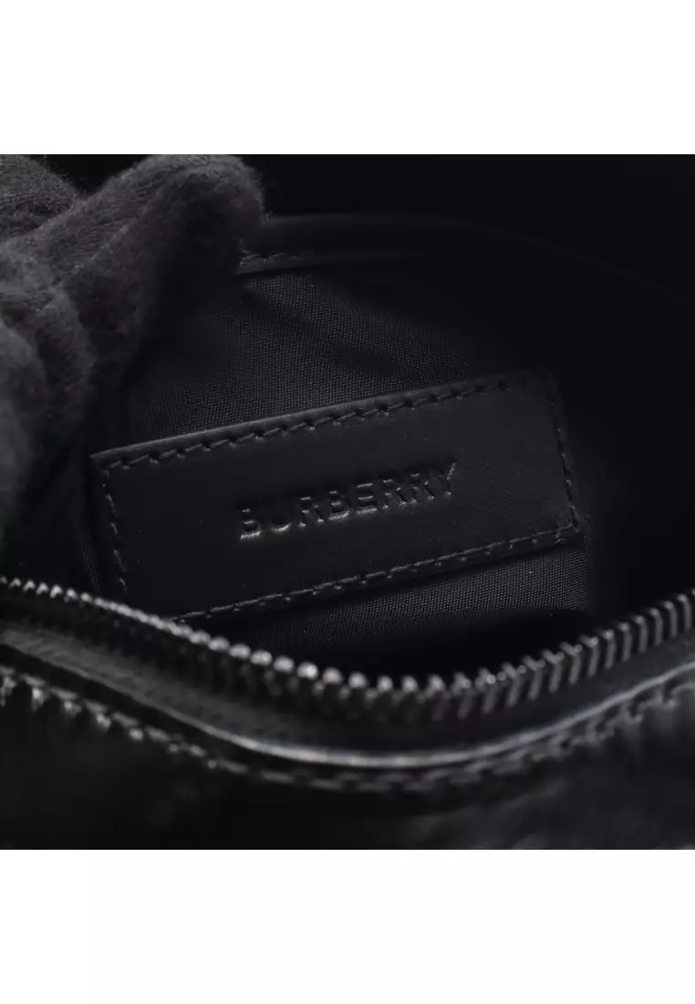 Pre-Loved Burberry THORNTON Nova check Shoulder bag Coated canvas black multicolor