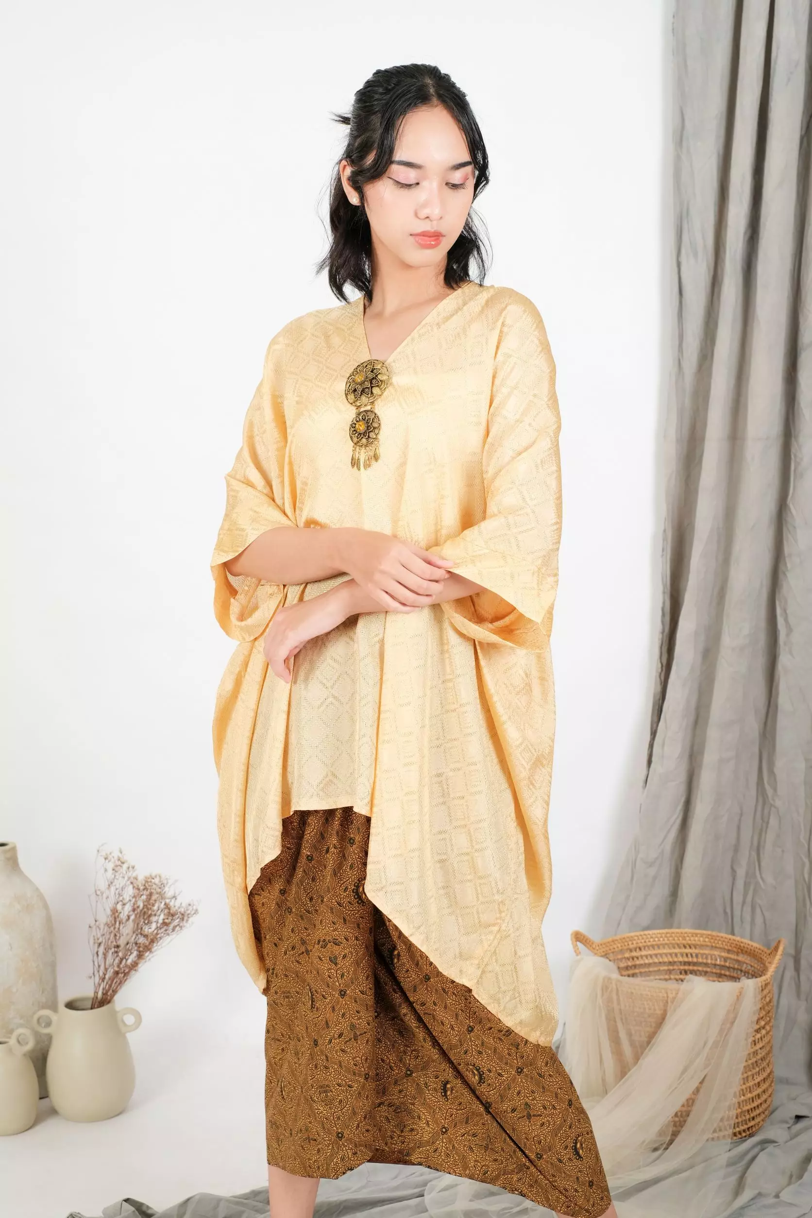 Jual Khalisa Batik Kaftan Midi Dress Cream By Khalisa Batik Original Zalora Indonesia