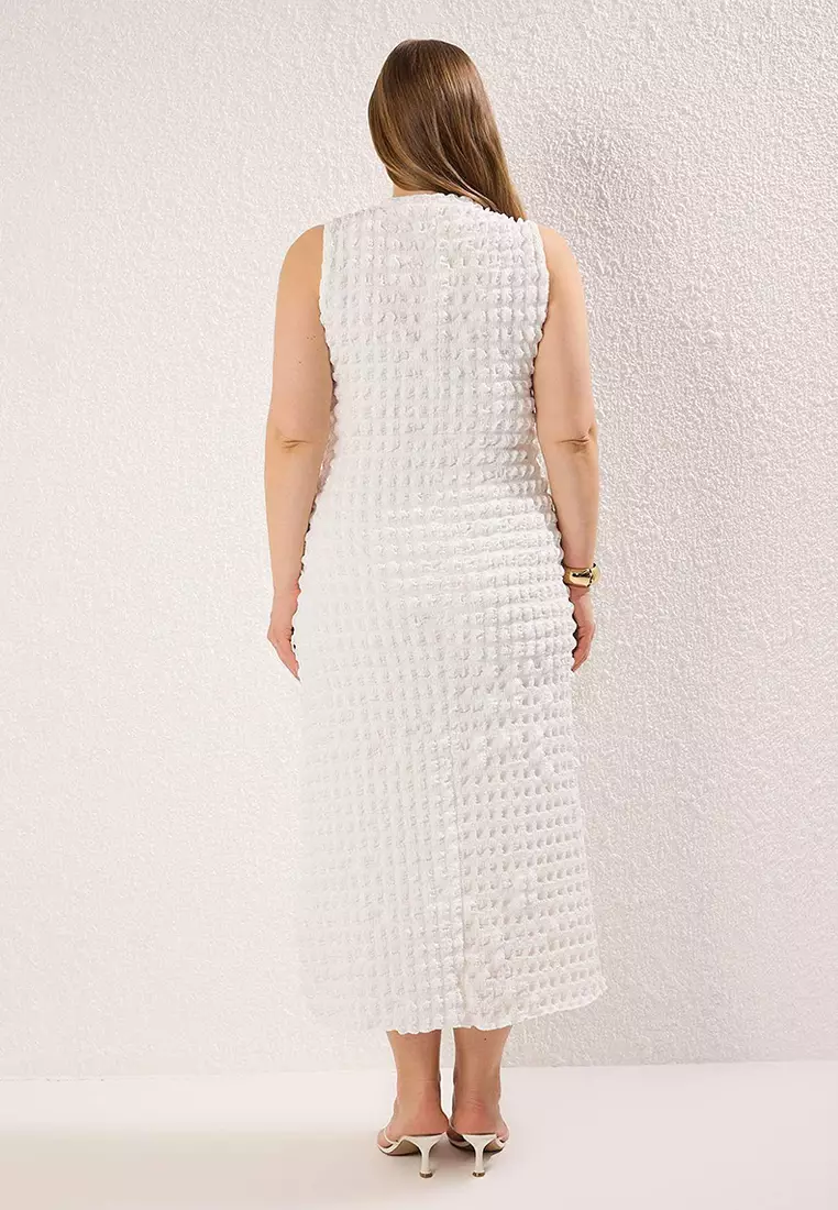 White Solid Textured A-Line/Bell Form Crew Neck Textured Maxi Dress Tbbss25Ah00238