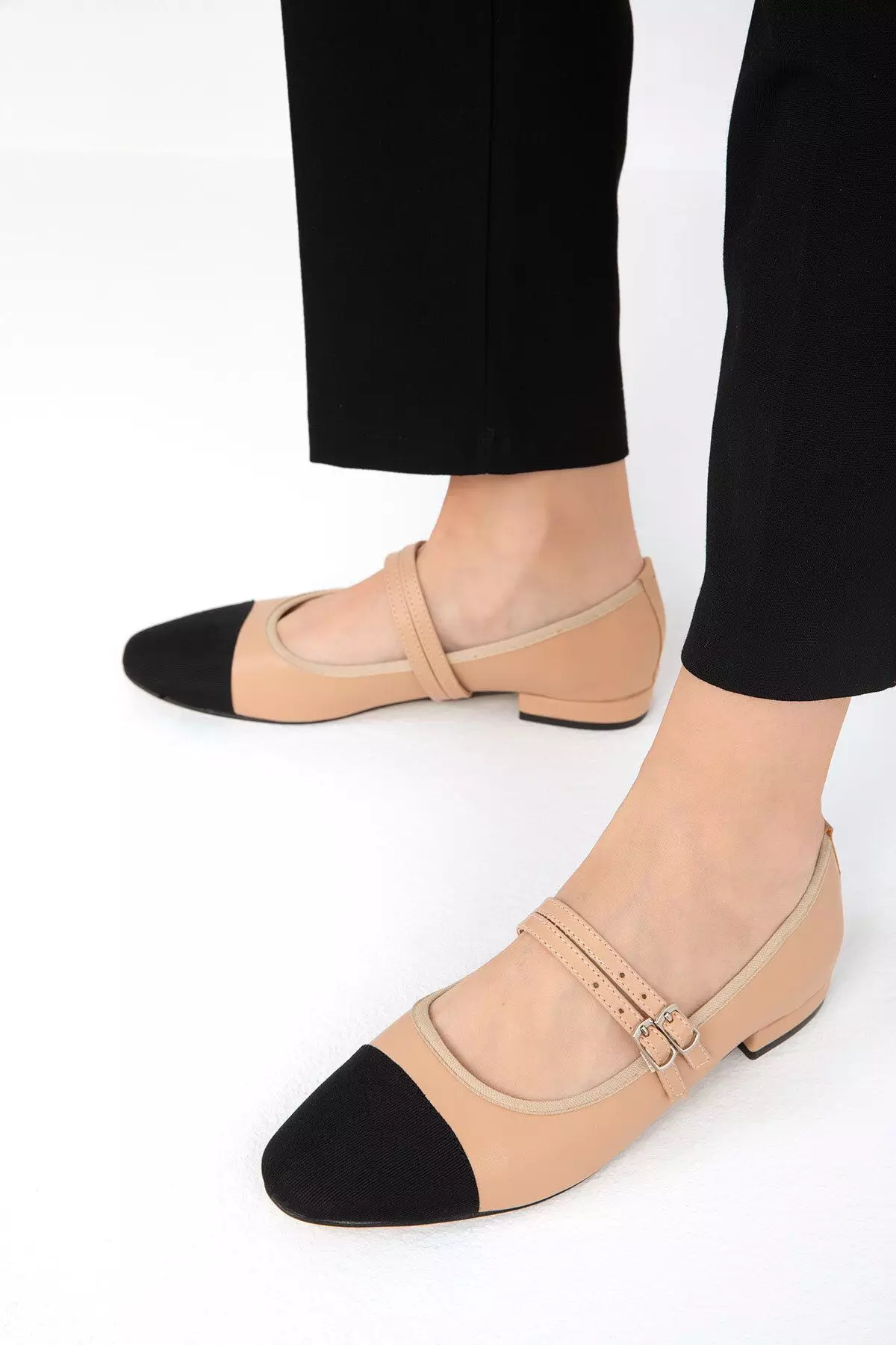Discount on Soho  shoes - SKU: Contrast Pointed Double Strap Flats