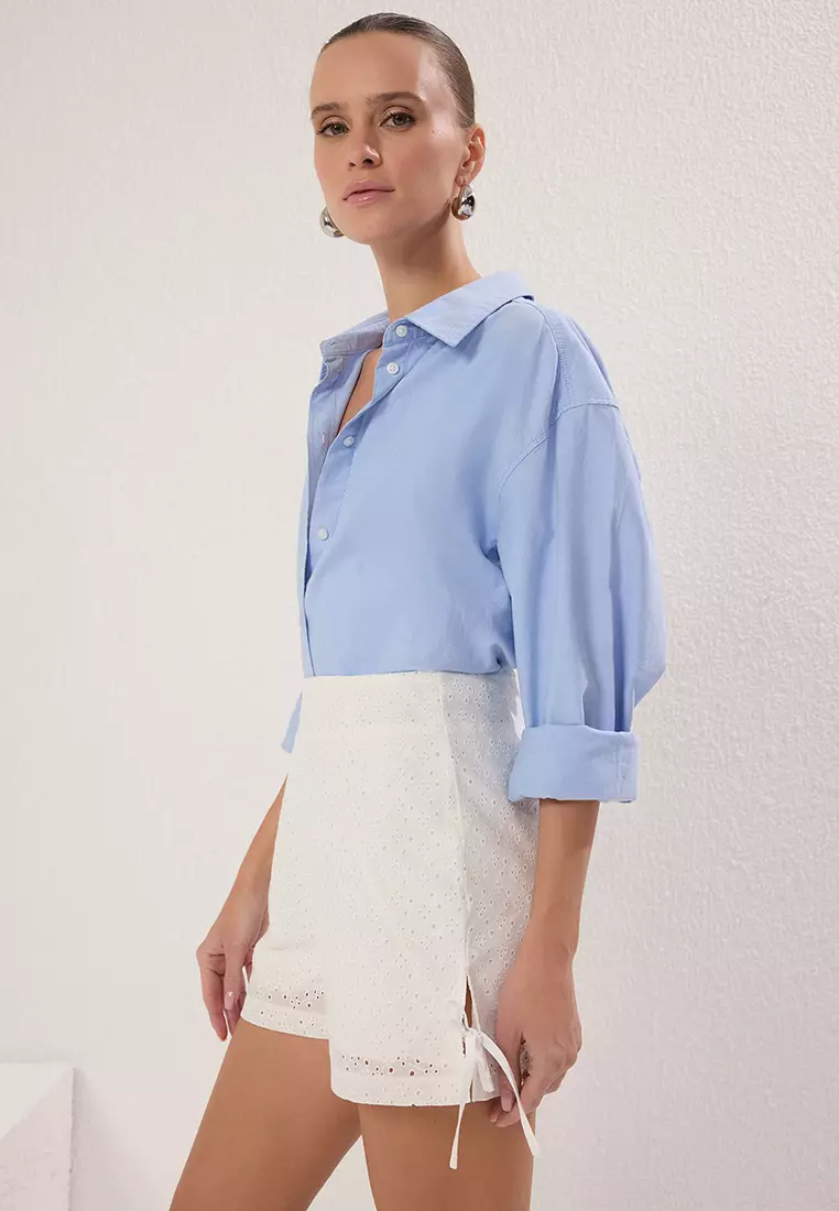 White Short Embroidered Shorts & Bermuda TWOSS25SR00070