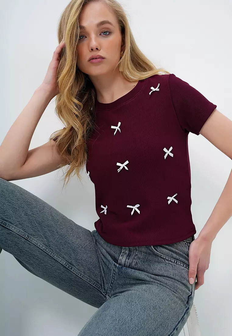 Women's Burgundy Crew Neck Bow Embellished Crop Blouse Alc-X13671