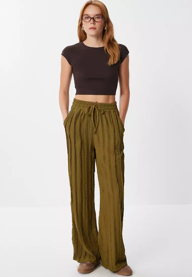 Textured Pockets Knitted Trousers
