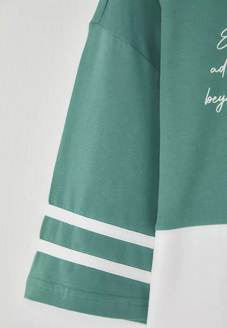 Green Oversize/Wide Cut Color Block Brooklyn Printed Polo Neck T-shirt TMNSS25PO00029