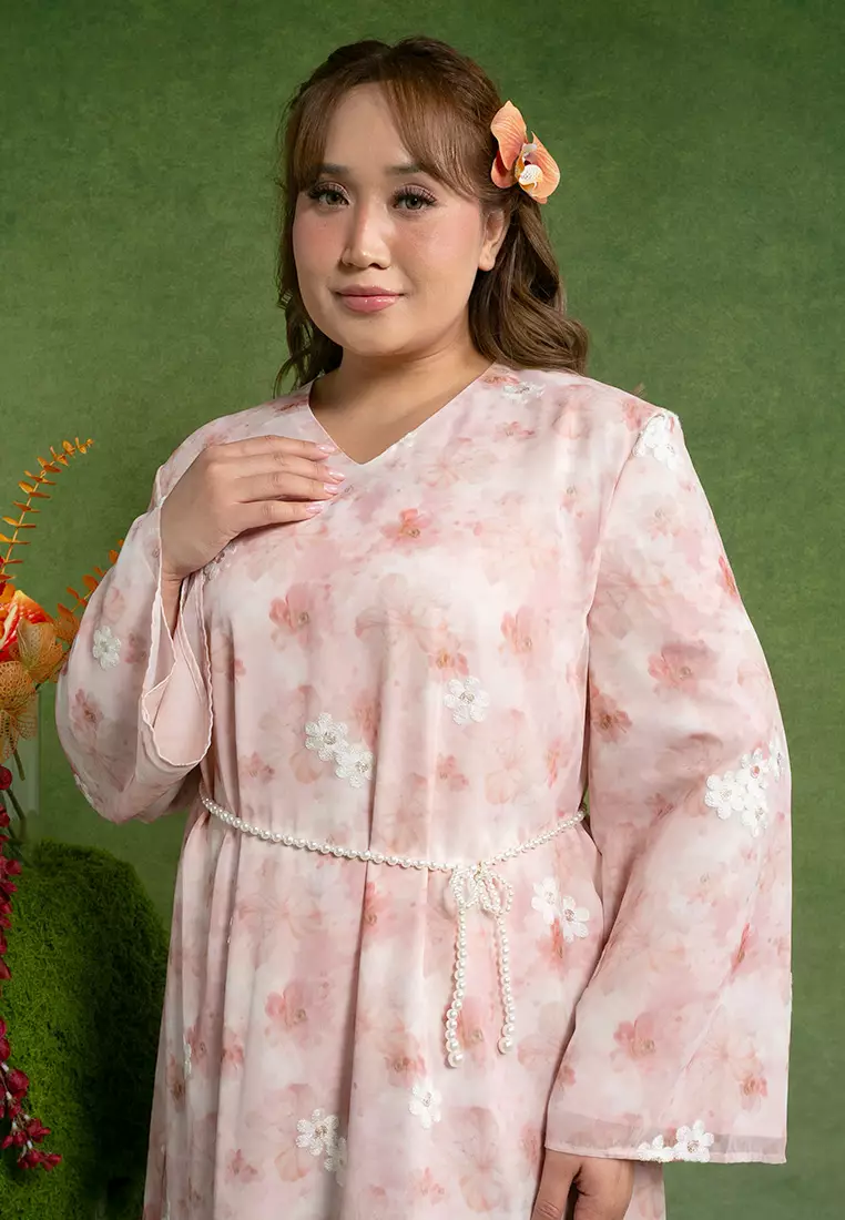 Dalila Plus size Dress with Pearl Belt