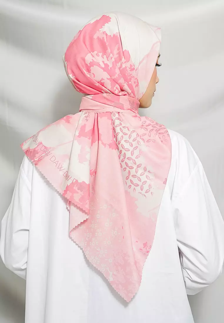 WK009 LP37D kerudung segi empat voal Penelope series bunga dusty pink putih