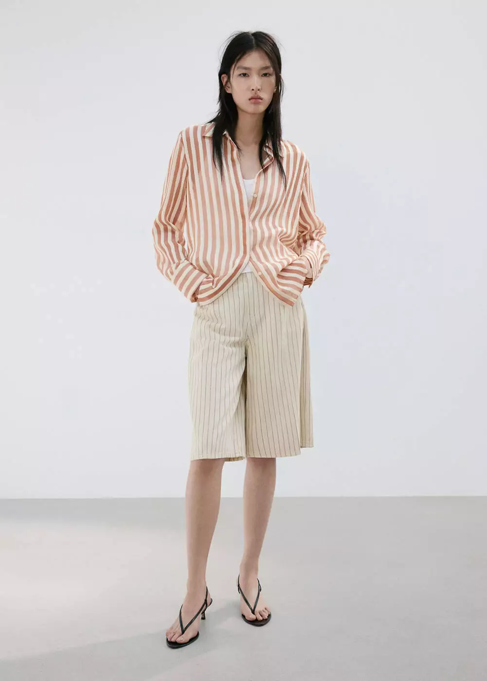Kemeja lyocell salur semitransparan