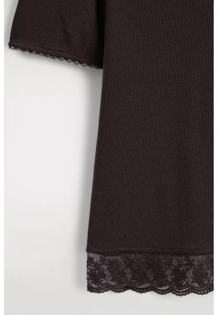 LACE-TRIMMED RIBBED V-NECK T-SHIRT